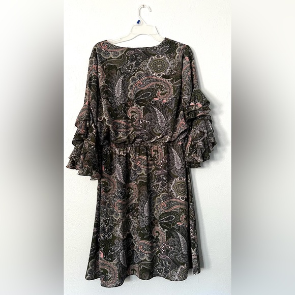 C est 1946 Women’s midi dress Large Elastic waist bell sleeves Green paisley - Picture 2 of 11